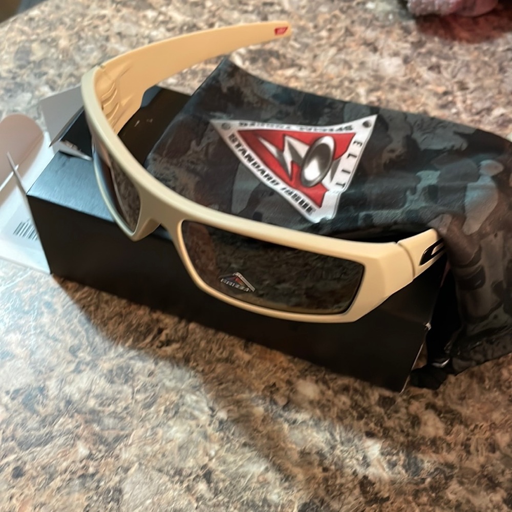 SI Gascan Desert Tan with Prizm polarized lenses. Elite Special Forces SD Issue